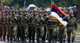 В шаге от войны на Балканах: сербская военная техника выдвинулась в Косово – ВИДЕО