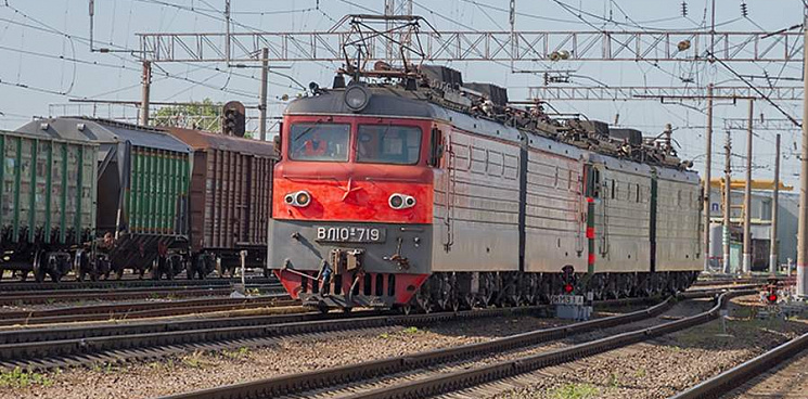  «Гуляла по рельсам в наушниках»: в Дагестане поезд на скорости налетел на школьницу