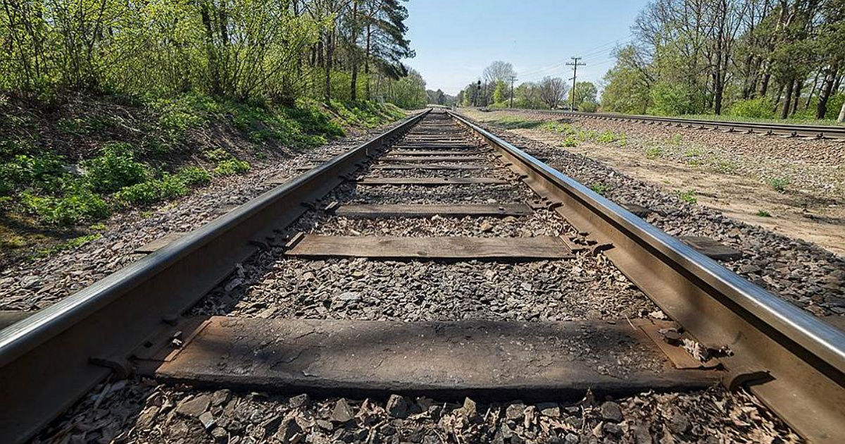 Девушка умерла под колесами пассажирского поезда в Армавире