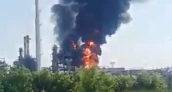 Беспилотник взорвал НПЗ в Ростовской области, пожар локализован - ВИДЕО
