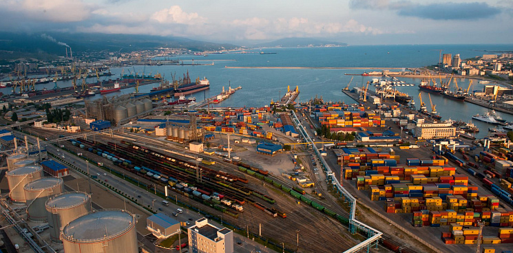 «Разворот на Восток!» Порт Новороссийска принимает 30% китайского импорта