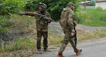Наступление в Соледаре: военкор вместе с бойцами попала под обстрел - ВИДЕО