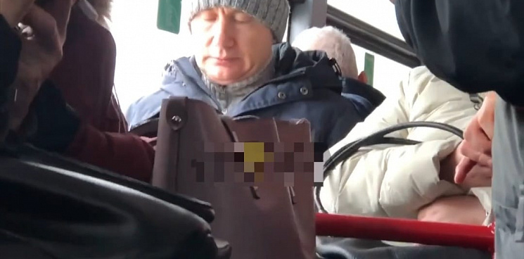 «Путин уже в Киеве»: в сети появилось видео о передвижении в столице Украины человека, очень похожего на президента России