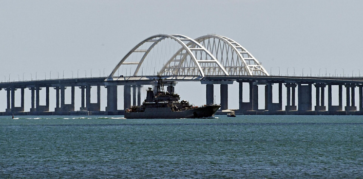 «Крымский мост больше не имеет военного значения?» В Госдуме заметили смену риторики Киева, мост начала защищать новейшая система ПВО С-500