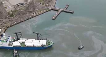 СК возбудил уголовное дело после разлива нефтепродуктов в море у Туапсе