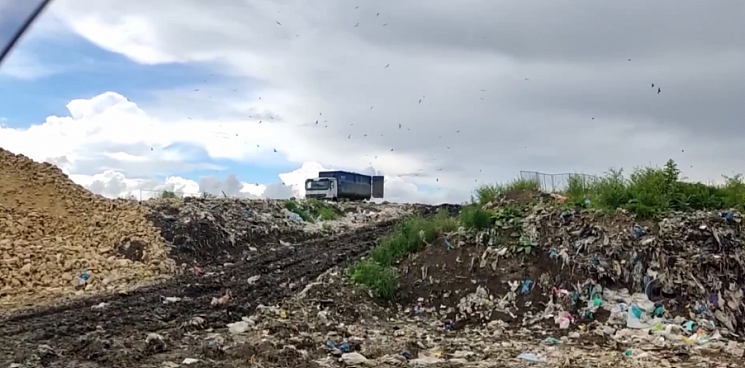 «Совещания не помогут, у ядовитой мусорки непротекаемая крыша!» На Кубани прокуратура потребовала привлечь к ответственности виновных в работе свалки в Полтавской – ВИДЕО 
