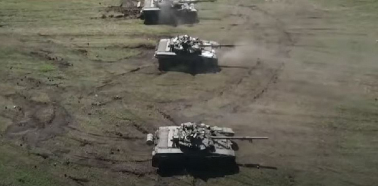 «Курва! Утчекаем!» Спецназ Росгвардии и танкисты МО РФ уничтожают точки польских наёмников под Изюмом – ВИДЕО 