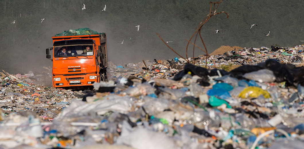«Надо будет, ляжем под колёса!» На Кубани жители Полтавской в очередной раз перекрыли дорогу мусоровозам – ВИДЕО