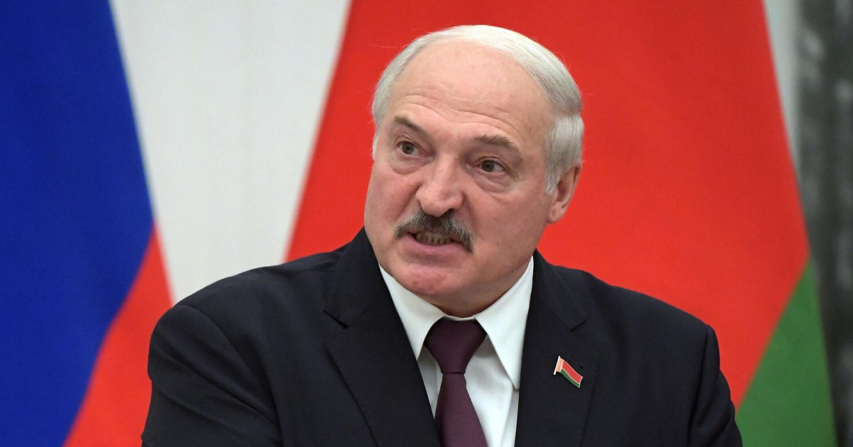 «Лукашенко забыл или соврал?» Глава Белоруссии предупреждал Киев о возможном начале «бойни» в 2022 году, а сейчас отрицает то, что обсуждал с Путиным начало войны