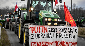 «Путин придёт – порядок наведёт!» Польские фермеры блокируют зерно на границе с Украиной, одного из них за плакат скрутила полиция