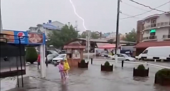 Анапу и Хадыженск затопило после сильного дождя