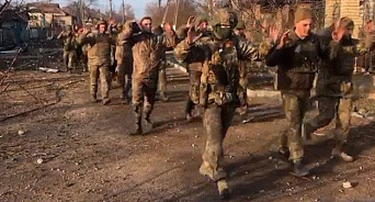 Украинские военные массово сдаются в плен в Горско-Золотом котле – ВИДЕО