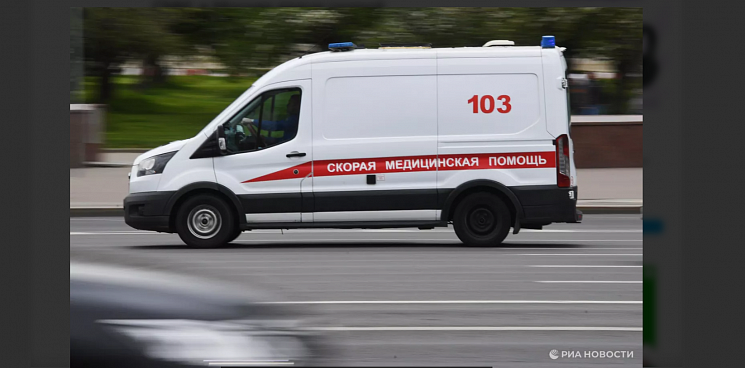 «Сажать как за умышленное убийство!» Краснодарский блогер сообщил, что из-за задержки скорой якобы погиб маленький мальчик – дорогу во дворе перекрыло авто
