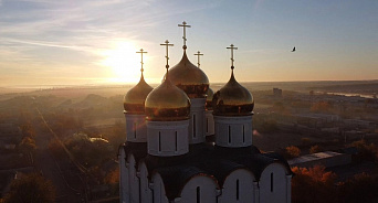 На Донбассе украинские боевики сбили снарядом крест на куполе храма 