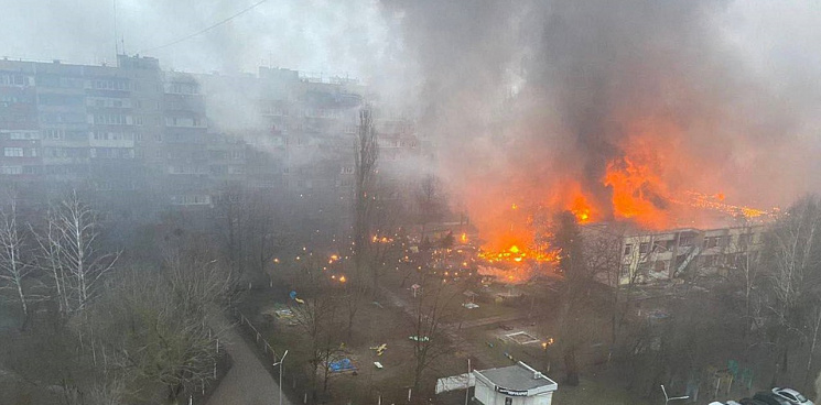 «Халатность ВСУ или трагическая случайность?» Под Киевом вертолёт упал рядом с детским садом, есть жертвы – ВИДЕО