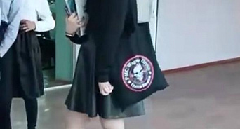 «Последний писк военной моды»: в российской школе ученица пришла на занятия с сумкой с символикой ЧВК «Вагнер» - ВИДЕО