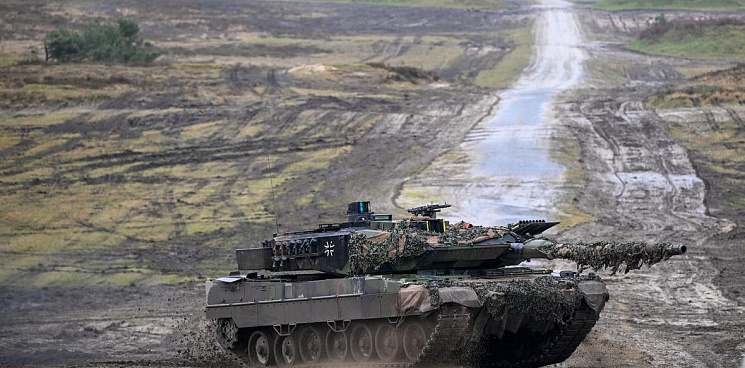 «Немецкий танк превращается в огненный шар!» Индийское СМИ показало своим читателям уничтоженный на Украине Leopard ВСУ 