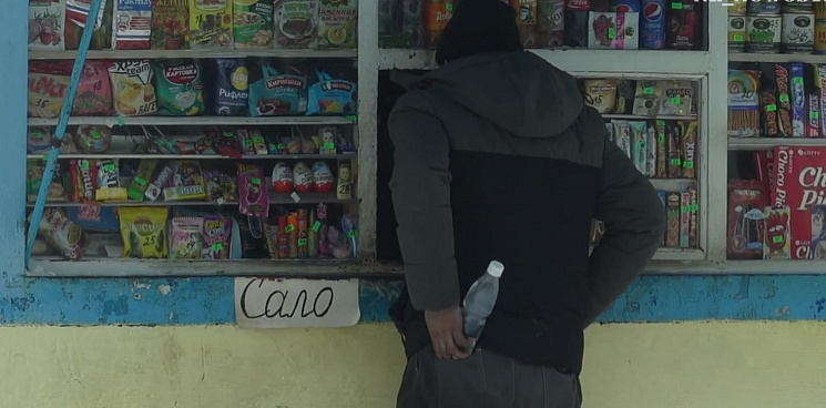 «Наливайка непотопляема»: ларек с «паленым» алкоголем продолжает работать в кубанской станице несмотря на проверку полиции?