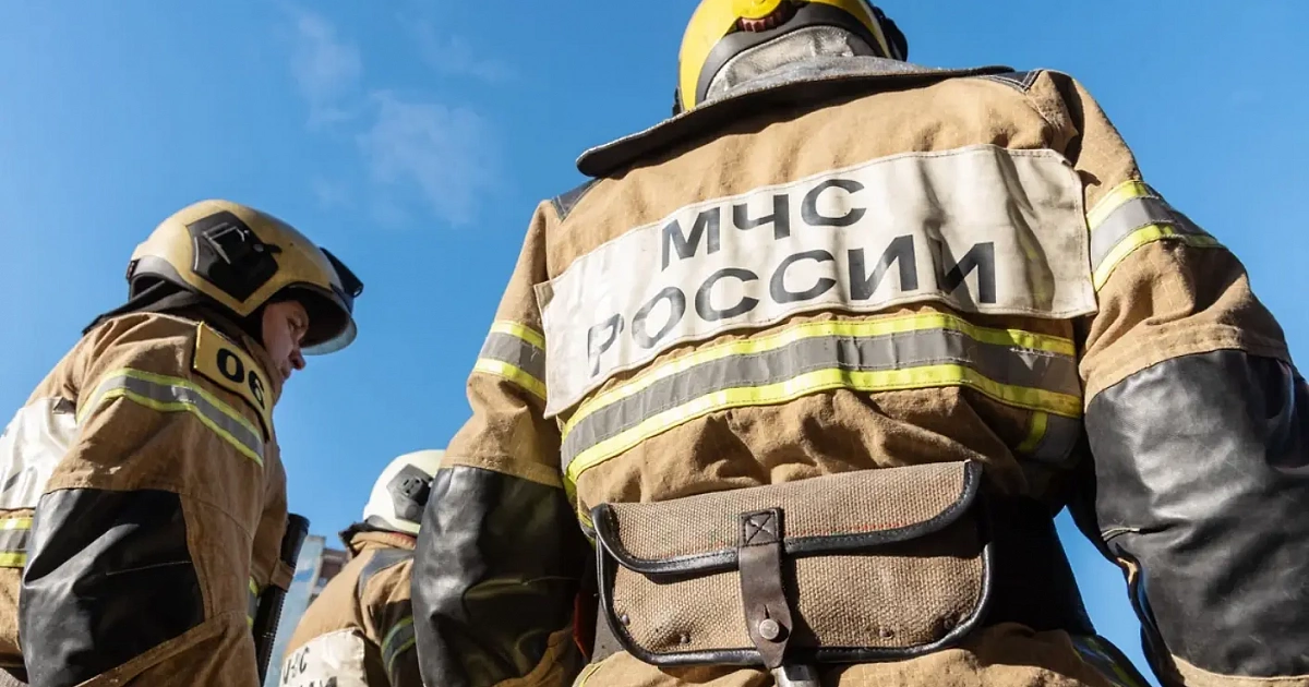 У автовокзала в станице на Кубани ночью вспыхнул и сгорел автомобиль