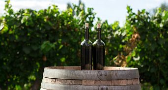 На Кубани туристы предпочитают поддельные напитки - в Геленджике изъяли 1,5 тонны контрафактного вина
