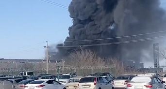 «Версия об украинском БПЛА не подтверждается»: в Ростовской области горит полиэфирный завод, есть пострадавшие