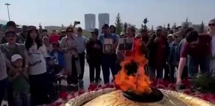 «Сегодня нам пытаются навязать чуждую идеологию!» В Казахстане многие граждане с песнями отметили День Победы несмотря на запреты – ВИДЕО