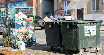 В Краснодаре мусорщики отказались вывозить отходы из-за долга жителей