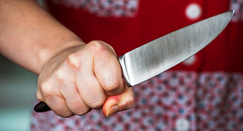 «Кубанцы продолжают резать друг друга»: в Анапе женщина вонзила нож в грудь сожителю-алкоголику
