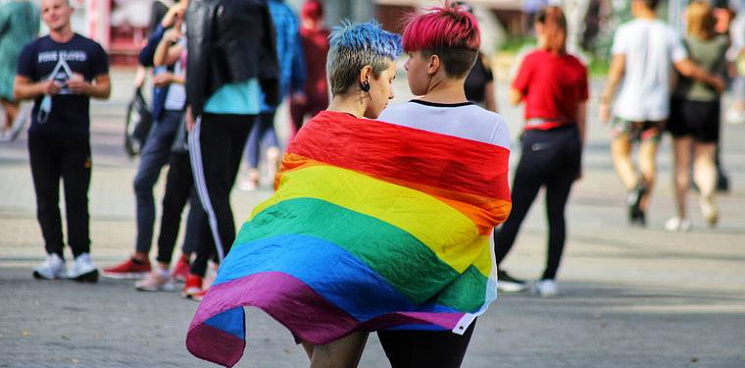 «Считаешь, что пол дан от рождения? Отправляйся в тюрьму и плати штраф!» В Канаде ввели законопроект, запрещающий протестовать против ЛГБТ - ВИДЕО