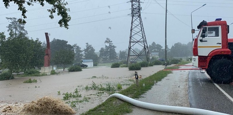 Из-за наводнения на Кубани перекрыли федеральные трассы