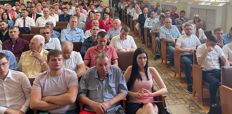 В Краснодаре на краевой конференции КПРФ выдвинула кандидатов в депутаты Заксобрания