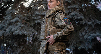 «Мы защитили твою грудь, а ты – защищай Зеленского!» Киев планирует заказать 120 тысяч женских бронежилетов для мобилизации женщин?