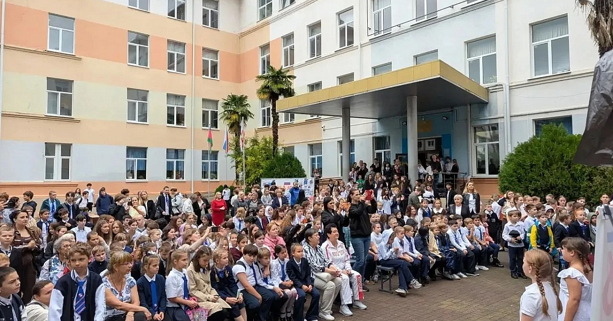 Школьники Сочи предложили и реализовали проекты развития своих учебных заведений