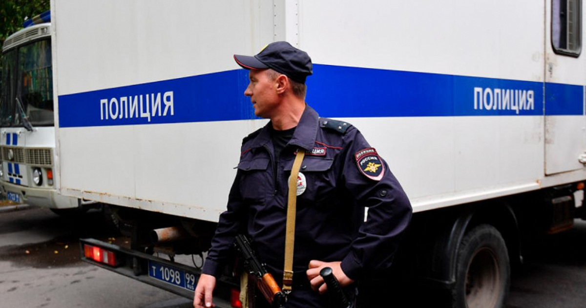 Оскорблявшего женщину в розовом и ее подписчиков мужчину задержали в Адлере 