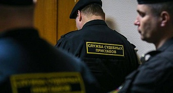 Бывший судья с родственником в Анапе накопили 1,5 млн рублей штрафов