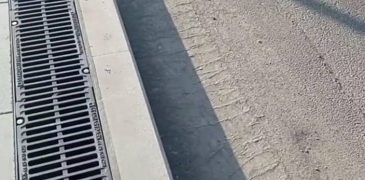 «Неправильно говорить, что проектировали и строили дураки»: эксперт прокомментировал видео со «странной» ливнёвкой над дорогой в Абрау-Дюрсо