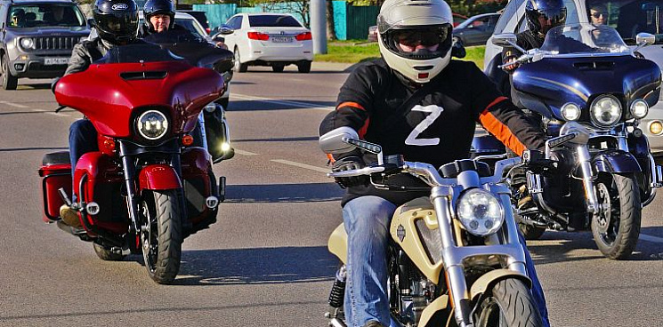 Краснодарские байкеры устроили в городе мотопробег в поддержку спецоперации