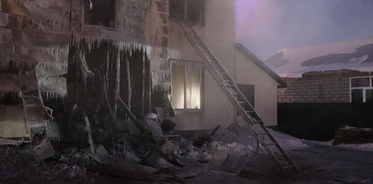 Двое детей погибли при пожаре в частном доме.
