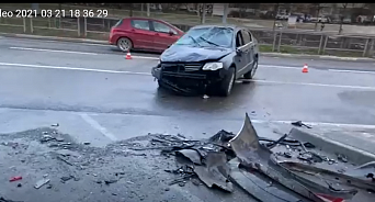 В Краснодаре на проспекте Чекистов автомобиль протаранил пять машин