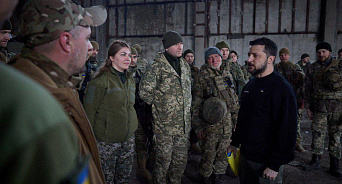 «Артиллерия ВС РФ уточняет координаты?» Зеленский прибыл на позиции ВСУ в районе Артёмовска – ВИДЕО