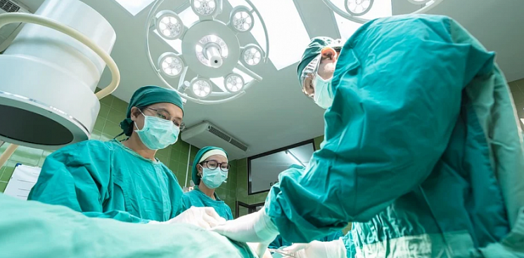 На Кубани врачи спасли пациента с девятисантиметровым полипом кишечника