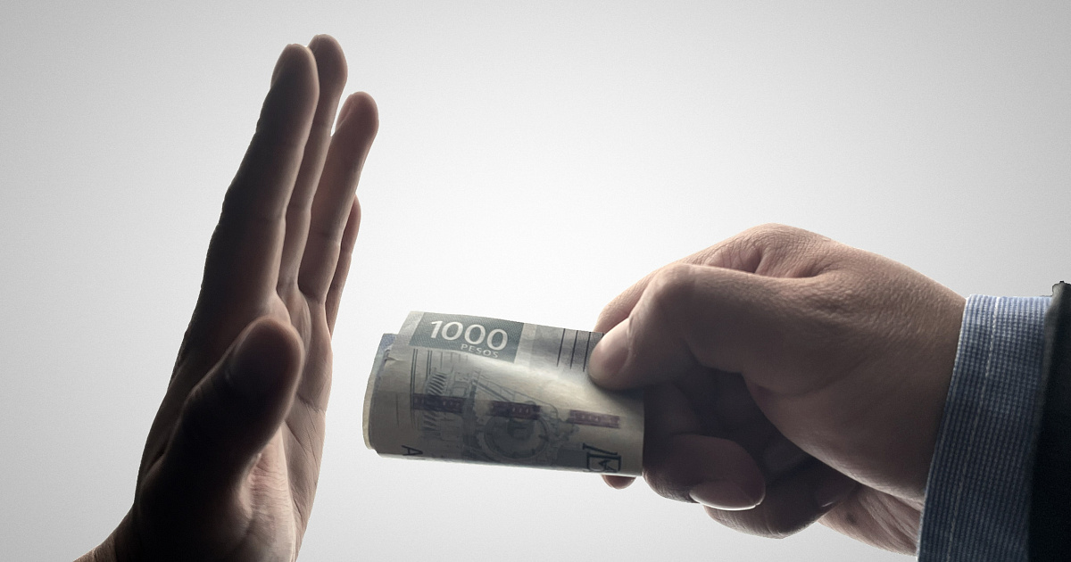 Двух заместителей начальника ФНС на Кубани заподозрили в получении взяток