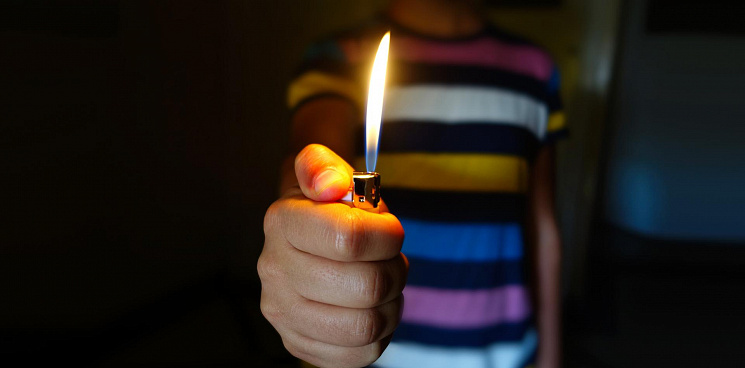 В Краснодарском крае принят закон о запрете продажи зажигалок детям