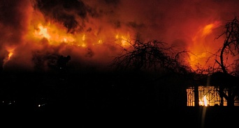 Потушен пожар на складах в центре Краснодара