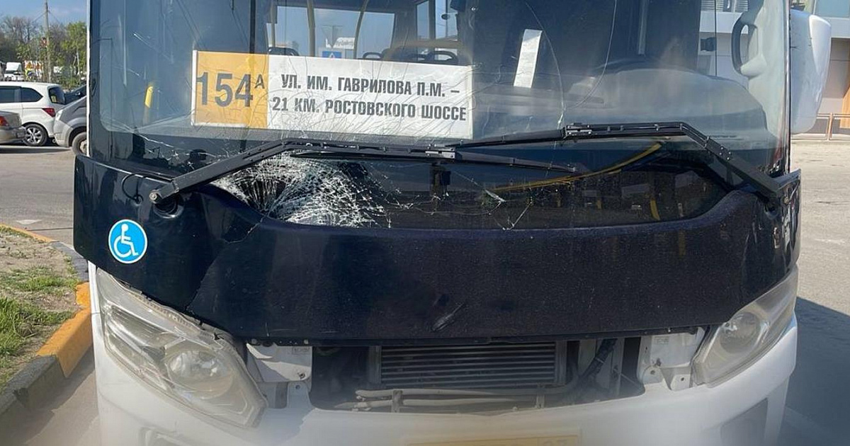 Подросток на велосипеде попал под автобус на «зебре» в Краснодаре 