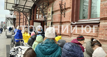 Зоозащитники выстроились в очередь возле приемной президента в Краснодаре  