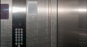 Пассажир лифта пролетел 3 этажа в краснодарской многоэтажке 