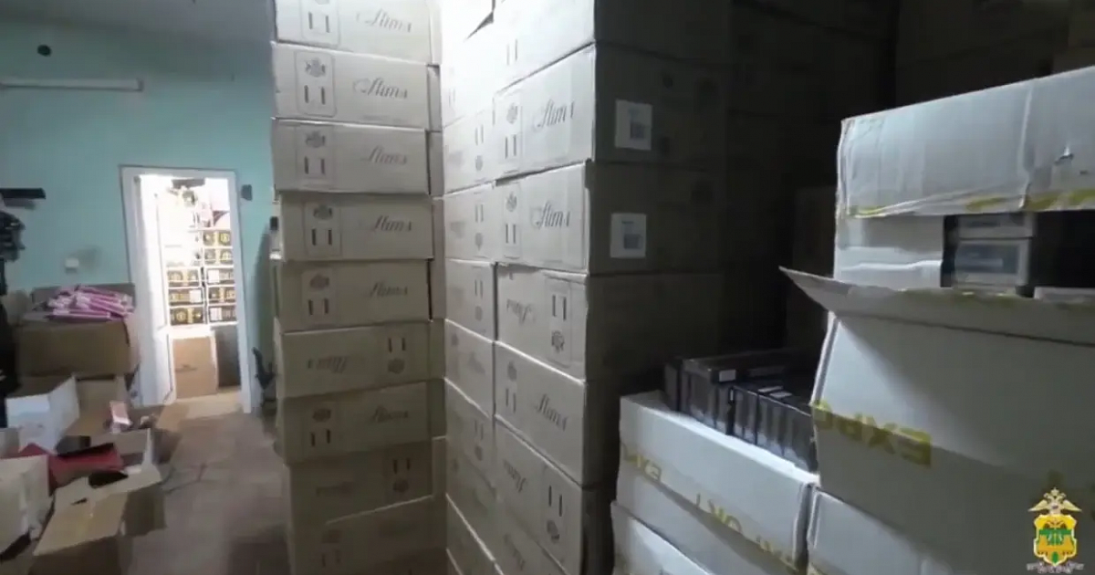 В Динском районе Кубани полицейские изъяли 380 тысяч пачек безакцизных сигарет 