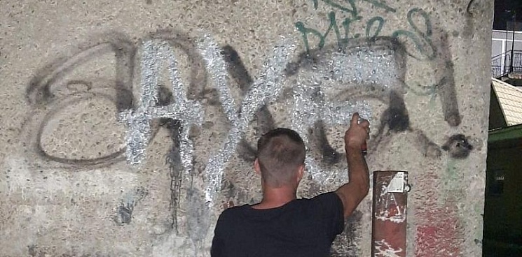 В Краснодаре задержали шестерых хулиганов-граффитистов