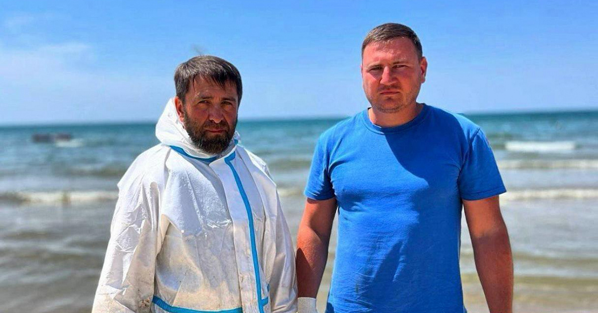 Водолазы спасли потерявшую сознание женщину при очистке моря от мазута в Анапе 